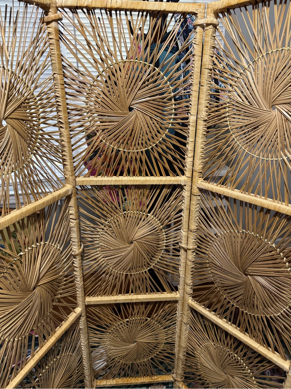 Vintage 1970s Boho Chic MCM Rattan Wicker Sunburst 3 Panel Room Divider - Picture 4 of 10